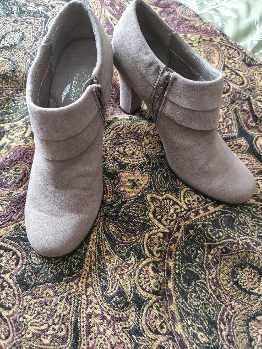 Aerosoles Women's 7 Heelrest Taupe Faux Suede Ankle Boots Booties